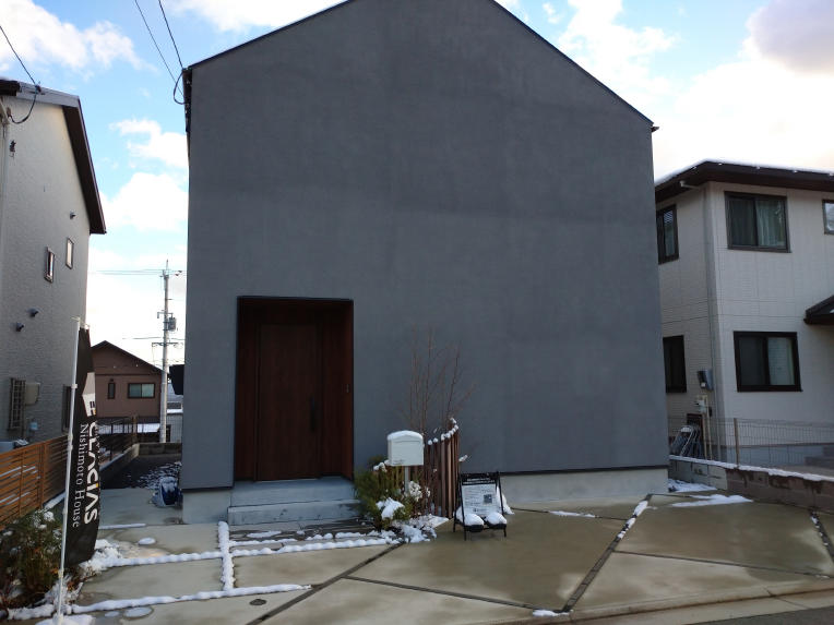 安佐南区 構造:木造土地面積:165.39平米 ( 50.03坪 ) 建物面積:102.23平米 ( 30.92坪 )