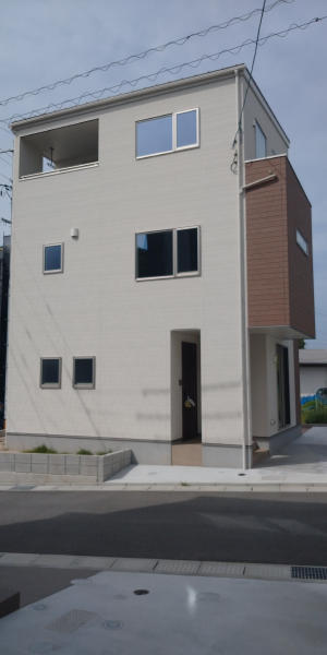 安佐南区 構造:木造土地面積:104.74平米 ( 31.68坪 ) 建物面積:105.99平米 ( 32.06坪 )