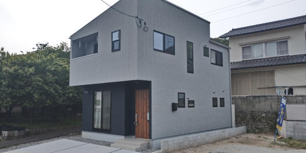 安佐南区 構造:木造土地面積:121.42平米 ( 36.72坪 ) 建物面積:93.56平米 ( 28.3坪 )